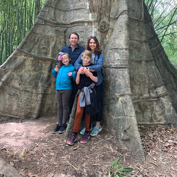 🌷Meet your posher Emilee - Picture 8 of 14